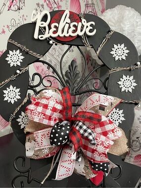 Holiday Scalloped Edge Black and White  Messy Bow Wreath with Snowflakes